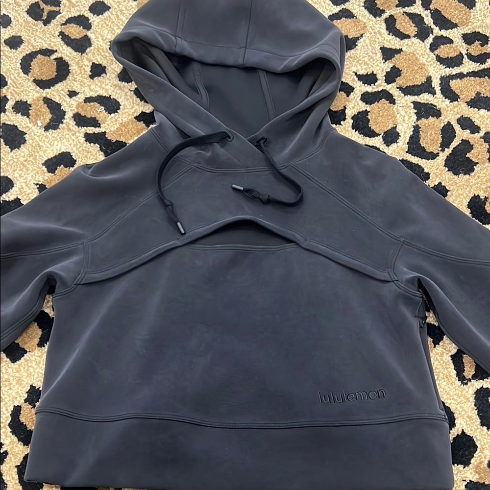 Black crop hoodie - Picture 3 of 6